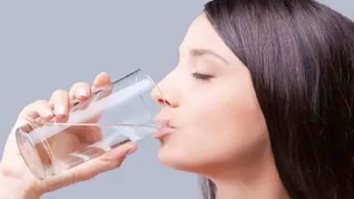 જો તમે ઓછું પાણી પીઓ છો, તો તમારા શરીરમાં દેખાશે આ લક્ષણો