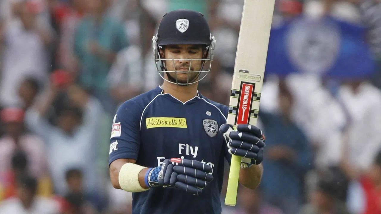 યાદીમાં ત્રીજા ક્રમે દક્ષિણ આફ્રિકાનો બેટ્સમેન જેપી ડુમિની છે. તેણે બુમરાહ સામે માત્ર 33 બોલમાં 70 રન બનાવ્યા છે, જેમાં છ છગ્ગાનો સમાવેશ થાય છે.