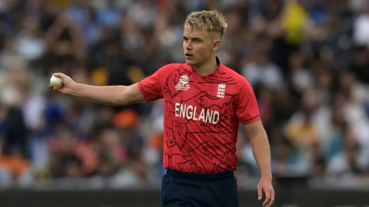 સેમ કરન પણ મહત્વપૂર્ણ હથિયાર છે. તે નીચલા ક્રમે ઝડપથી રન બનાવવાની ક્ષમતા ધરાવે છે અને ડેથ ઓવરોમાં વિકેટ મેળવવામાં નિષ્ણાત છે. ભારતીય પરિસ્થિતિઓનો અનુભવ તેના માટે ફાયદાકારક સાબિત થઈ શકે છે. તેની હાજરી ઇંગ્લેન્ડને બેટિંગ -બોલિંગ બંનેમાં સંતુલન આપે છે.