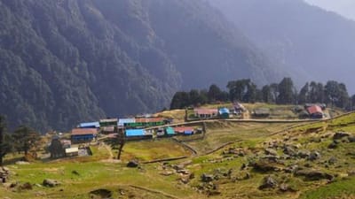 ભારતનો પોતાનો સમૃદ્ધ ઇતિહાસ છે અને તે તેની સંસ્કૃતિની સાથે-સાથે પ્રાકૃતિક સુંદરતા માટે પણ જાણીતું છે. અહીંના તળાવો, ઝરણાં અને પહાડોની સુંદરતા માત્ર ભારતીયોને જ નહીં પરંતુ વિદેશીઓને પણ પોતાની તરફ ખેંચે છે. આ જ કારણ છે કે, દર વર્ષે મોટી સંખ્યામાં વિદેશી પ્રવાસીઓ ભારતની સુંદરતા જોવા માટે આવે છે.