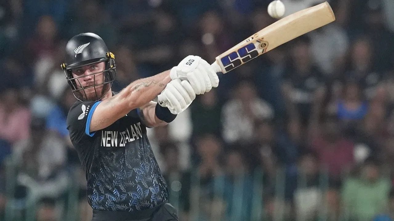 આ ટુર્નામેન્ટની શરૂઆતથી જ પોતાની વિસ્ફોટક બેટિંગથી ન્યુઝીલેન્ડને ઘણીવાર ઝડપી શરૂઆત અપાવનાર ફિલ એલને સેમિફાઇનલમાં પોતાની સૌથી વિસ્ફોટક ઇનિંગ રમી હતી. 