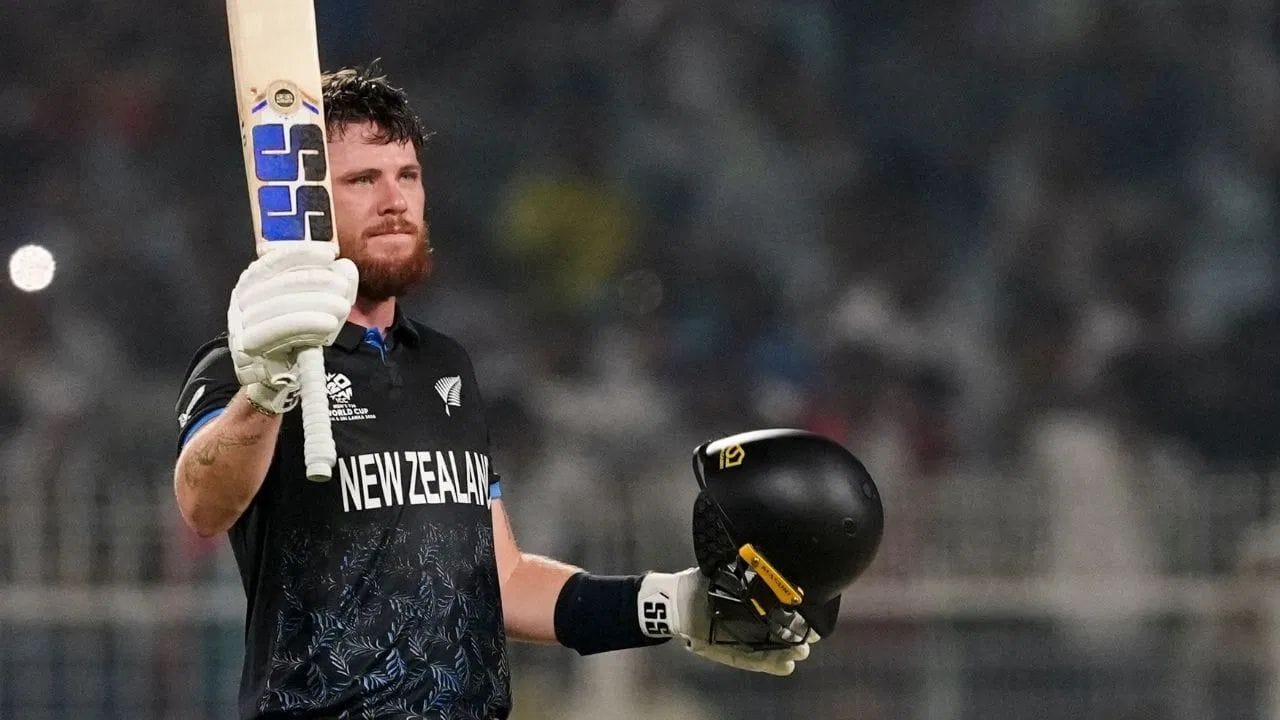 પછી 13મી ઓવર આવી, જ્યારે એલને સતત પાંચ બોલમાં ત્રણ ચોગ્ગા અને બે છગ્ગા ફટકાર્યા. છેલ્લા ચોગ્ગા સાથે, એલને ન માત્ર ટીમની જીત જ નહીં પરંતુ તેની સદી પણ પૂર્ણ કરી.