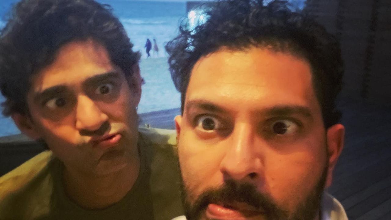 ગૌરવ કપૂરે જુલાઈ 2017 માં અંકુર તિવારી અને રોશન અબ્બાસ સાથે કોમ્યુન આર્ટ્સ પ્રાઇવેટ લિમિટેડ નામની એક પર્ફોર્મન્સ આર્ટ્સ કલેક્ટિવની સહ-સ્થાપના કરી.એપ્રિલ 2016માં ગૌરવે ઓકટ્રી ક્રિએટિવ સોલ્યુશન્સ નામની એક સમર્પિત સ્પોર્ટ્સ મીડિયા અને પ્રોડક્શન એજન્સી શરૂ કરી.