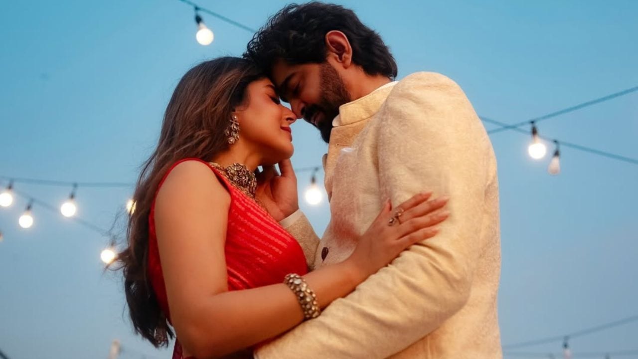 ગૌરવ કપૂરનો જન્મ 11 એપ્રિલ 1981ના રોજ થયો છે, તે એક ભારતીય ટેલિવિઝન અને ક્રિકેટ હોસ્ટ છે. જે મેચ પહેલાના ઇન્ડિયન પ્રીમિયર લીગ શો, એક્સ્ટ્રાઆ ઇનિંગ્સ ટી20 , ક્રિકબઝ લાઈવ અને તેમના યુટ્યુબ શો બ્રેકફાસ્ટ વિથ ચેમ્પિયન્સના હોસ્ટ તરીકે જાણીતા છે.