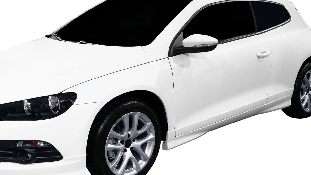 ટાટા ટિયાગો એક મજબૂત અને સુરક્ષિત કાર તરીકે જાણીતી છે. તેની ઓન-રોડ કિંમત લગભગ ₹5.35 લાખ છે. 9.8% વ્યાજ દરે 4 વર્ષ માટે EMI લગભગ ₹12,270 થાય છે. જો તમે 7 વર્ષની લોન લો, તો EMI લગભગ ₹8,000 સુધી આવી શકે છે.