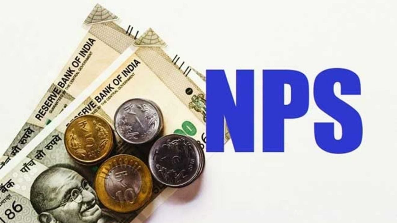 NPS : નેશનલ પેન્શન સિસ્ટમ (NPS) સરકાર દ્વારા ચલાવવામાં આવતી એક નિવૃત્તિ યોજના છે. આ યોજનામાં રોકાણ કરેલા પૈસા સરકાર દ્વારા બોન્ડ અને શેરબજારમાં રોકવામાં આવે છે જેથી લાંબા ગાળે સારો રિટર્ન મળી શકે.