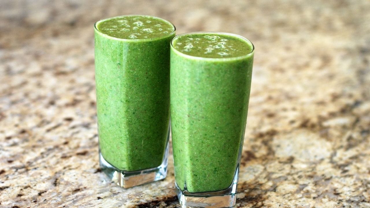 આ પાનમાં પોટેશિયમ, વિટામિન C, ગેલિક એસિડ અને ફેનોલિક સંયોજનો જેવા મહત્વપૂર્ણ તત્વો હોય છે, જે હૃદયના સ્વાસ્થ્ય માટે ફાયદાકારક છે. ઉપરાંત, તેમાં રહેલા એન્ટીઑકિસડન્ટ અને બળતરા વિરોધી ગુણધર્મો શરીરને રોગોથી બચાવવામાં મદદ કરે છે.