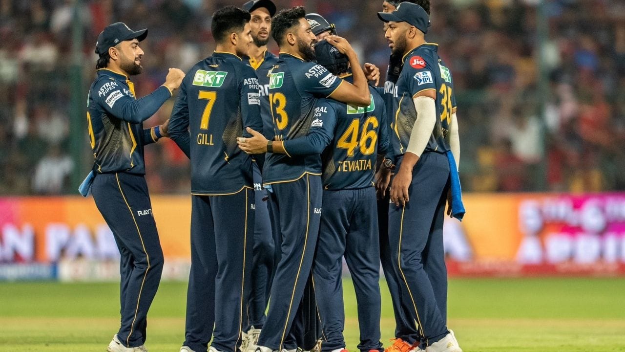 ગુજરાત ટાઇટન્સ કેપ્ટન શુભમન ગિલને નહીં, પણ આ ખેલાડીને સૌથી વધુ પગાર આપી રહી છે.આઈપીએલ 2026 ગુજરાત ટાઈટન્સના સ્પિનર રાશિદ ખાનનો પગાર ટીમના કેપ્ટન શુભમન ગિલ કરતા વધારે છે.  