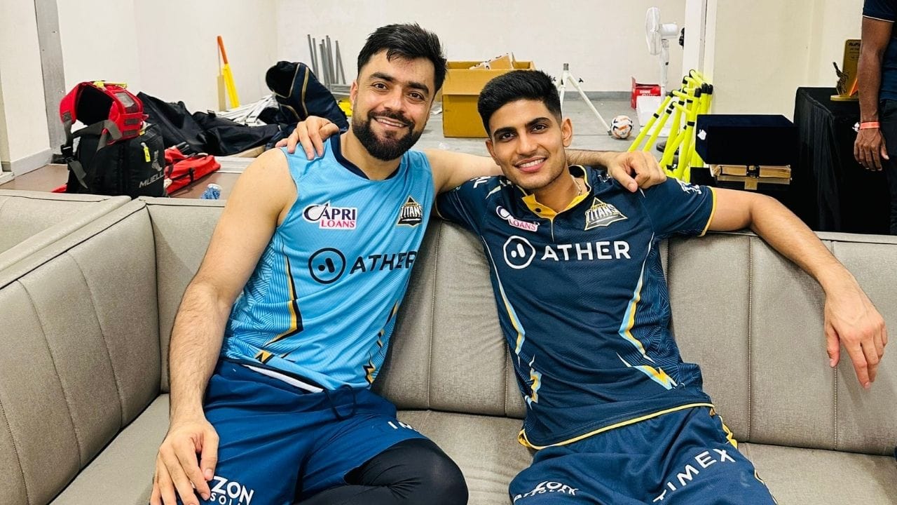 ગુજરાત ટાઇટન્સે રાશિદ ખાનને 18 કરોડમાં તેમની ટીમમાં સામેલ કર્યો છે. અફઘાનિસ્તાનનો રાશિદ ખાન 2017 થી IPLમાં રમી રહ્યો છે. તે 2017 થી 2021 સુધી તેની પ્રથમ પાંચ સીઝનમાં સનરાઇઝર્સ હૈદરાબાદ માટે રમ્યો હતો. તે છેલ્લી ચાર સીઝનથી ગુજરાત ટાઇટન્સ માટે રમી રહ્યો છે. તેણે અત્યાર સુધીમાં કુલ 136 IPL મેચ રમી છે.