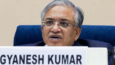 મુખ્ય ચૂંટણી કમિશનર જ્ઞાનેશ કુમાર ગુપ્તા એક એવા પરિવારમાંથી આવે છે.જેમાં 1,2 નહી 28 ડોક્ટરો છે. તેમણે વહીવટી સેવામાં જોડાવાનું નક્કી કર્યું. હવે તેમનો પરિવાર વહીવટી અધિકારીઓથી ભરેલો છે. તેમની ક્ષમતાઓને ધ્યાનમાં રાખીને, કેન્દ્ર સરકારે તેમને આ મહત્વપૂર્ણ જવાબદારી સોંપી છે.જ્ઞાનેશ કુમાર ગુપ્તાનો પરિવાર જુઓ.