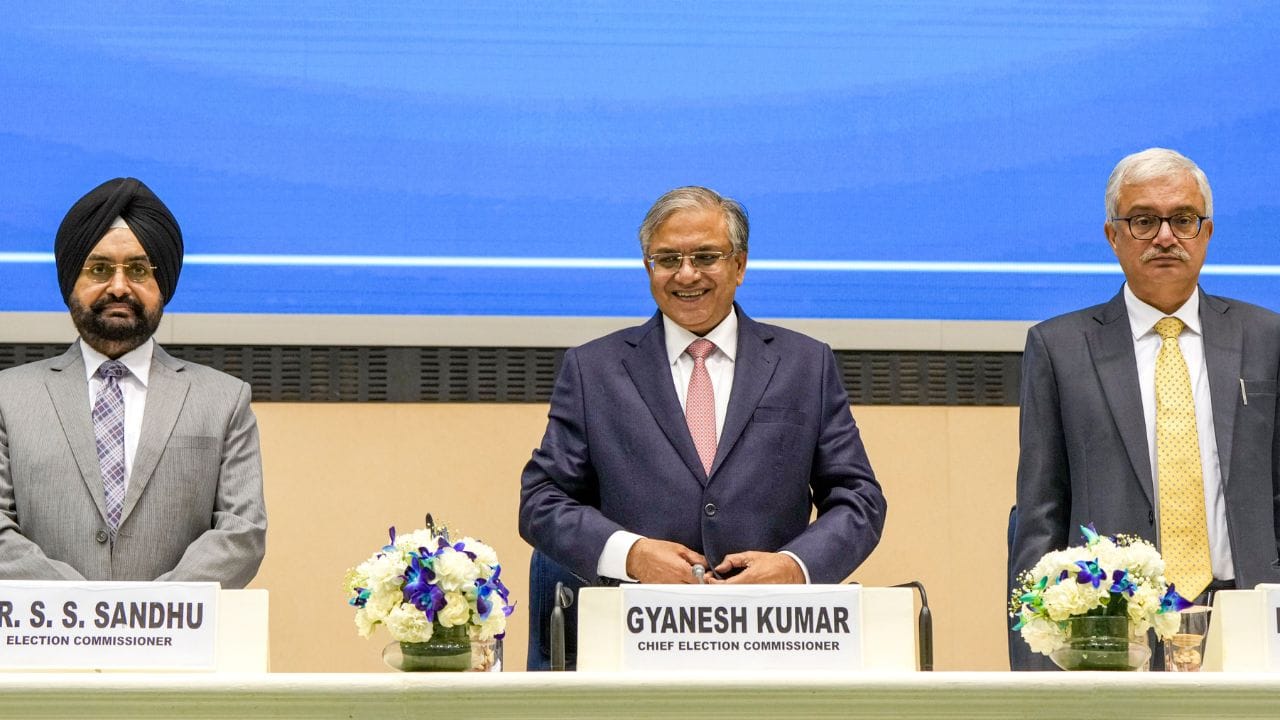 તેમના પિતાની સરકારી સેવાને કારણે વારંવાર બદલીઓ થતી હતી. પરિણામે, જ્ઞાનેશ કુમારનું શિક્ષણ ગોરખપુર, લખનૌ અને કાનપુરમાં થયું. તેમણે લખનૌની કેલ્વિન તાલુકદાર કોલેજમાંથી 12મું ધોરણ પૂર્ણ કર્યું, જ્યાં તેઓ ટોપર હતા. તેમણે વારાણસીની ક્વીન્સ કોલેજમાં પણ સતત શ્રેષ્ઠ પ્રદર્શન કર્યું.