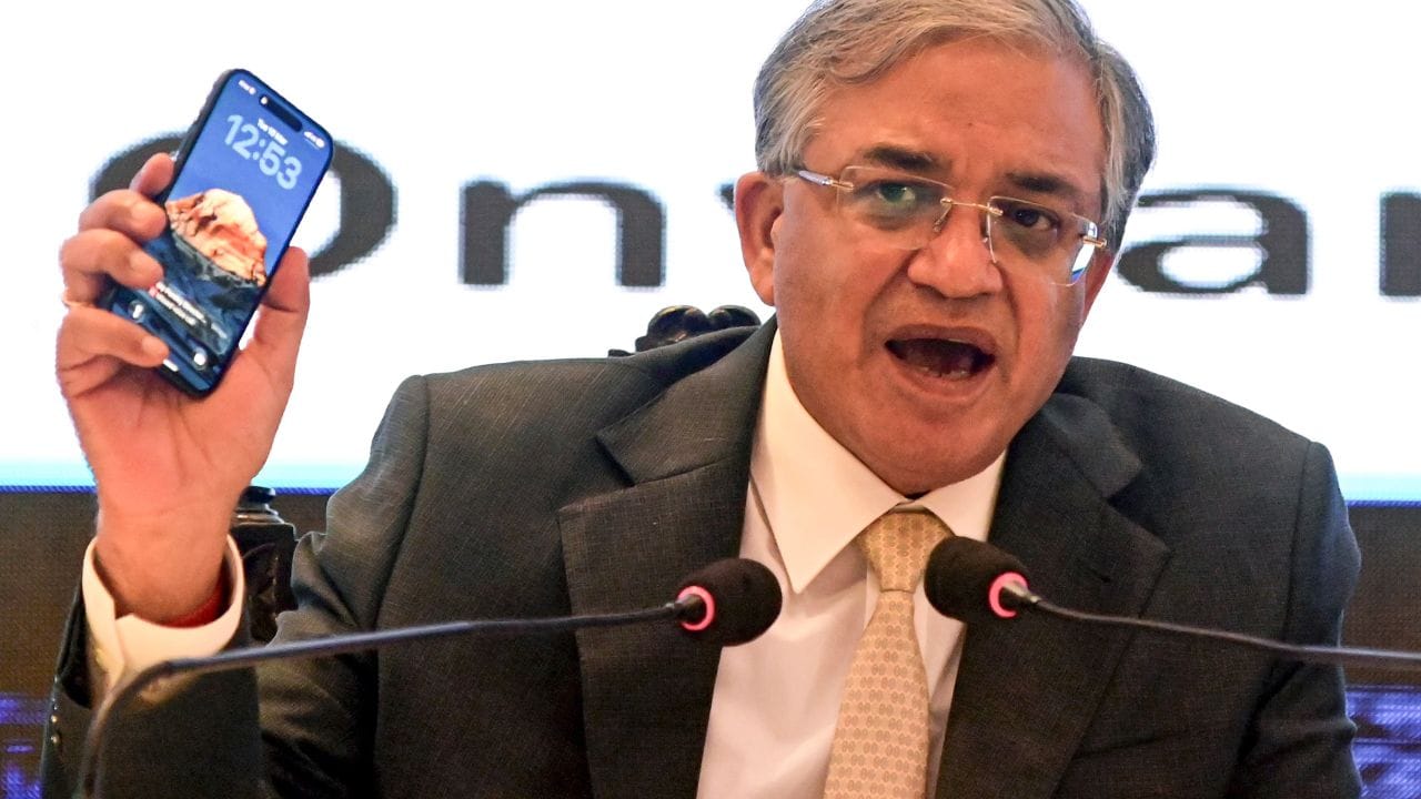 જ્ઞાનેશ કુમાર ભારતના વર્તમાન મુખ્ય ચૂંટણી કમિશનર છે, અને મુખ્ય ચૂંટણી કમિશનર અને અન્ય ચૂંટણી કમિશનરો (નિમણૂક, સેવાની શરતો અને કાર્યકાળ) અધિનિયમ, 2023 હેઠળ નિયુક્ત થનારા પ્રથમ વ્યક્તિ છે.