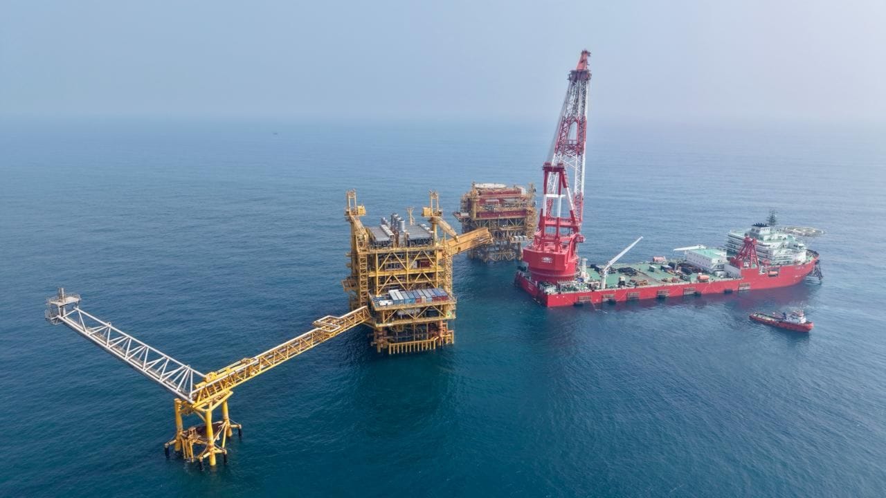 સરકારના જણાવ્યા અનુસાર, Round-X માં 25 બ્લોક્સ જોડાયેલ છે, જેનું કુલ ક્ષેત્રફળ આશરે 1,82,589 ચોરસ કિલોમીટર છે. બીજું કે, Round-XI હેઠળ આશરે 80,228 ચોરસ કિલોમીટર વિસ્તાર એક્સપ્લોરેશન માટે રજૂ કરવામાં આવ્યો છે. એવામાં બંનેને મળીને આશરે 2,62,817 ચોરસ કિલોમીટર ક્ષેત્ર હવે તેલ અને ગેસની શોધ માટે ઉપલબ્ધ થઈ ગયું છે. આ અત્યાર સુધીના સૌથી મોટા એક્સપ્લોરેશન પુશમાંથી એક માનવામાં આવી રહ્યો છે. સરકારનું કહેવું છે કે, આ પગલું વડાપ્રધાન નરેન્દ્ર મોદીના વિઝન હેઠળ ઉઠાવવામાં આવ્યું છે, જેને સમુદ્રમંથન પહેલ સાથે જોડવામાં આવી રહ્યું છે. આ પહેલનો હેતુ બિડિંગ પ્રોસેસને ઝડપી બનાવવી, વધુ વિસ્તાર એક્સપ્લોરેશન માટે ખોલવો અને ભારતની એનર્જી સિક્યોરિટીને મજબૂત કરવા માટેનો છે.  