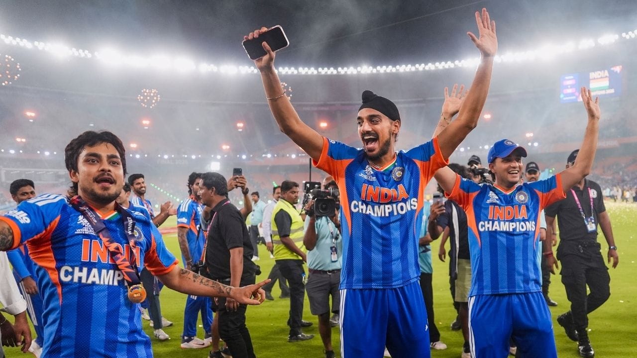 ફાઇનલમાં હાર છતાં ન્યુઝીલેન્ડને પણ મોટી ઈનામી રકમ મળી. રનર-અપ તરીકે ન્યુઝીલેન્ડને $1.6 મિલિયન (લગભગ ₹14.65 કરોડ) આપવામાં આવ્યા. જ્યારે સેમિફાઇનલમાં હારનાર ટીમો દક્ષિણ આફ્રિકા અને ઇંગ્લેન્ડને $790,000 (લગભગ ₹7.24 કરોડ)નું ઈનામ મળ્યું. સુપર 8 તબક્કામાં પહોંચેલી પરંતુ સેમિફાઇનલમાં સ્થાન ન મેળવનાર દરેક ટીમને $380,000 (લગભગ ₹3.48 કરોડ) આપવામાં આવ્યા હતા. ઉપરાંત, ગ્રુપ સ્ટેજમાં ભાગ લેનાર તમામ ટીમોને $250,000 (લગભગ ₹2.29 કરોડ)નું ગેરંટીકૃત ઈનામ આપવામાં આવ્યું.