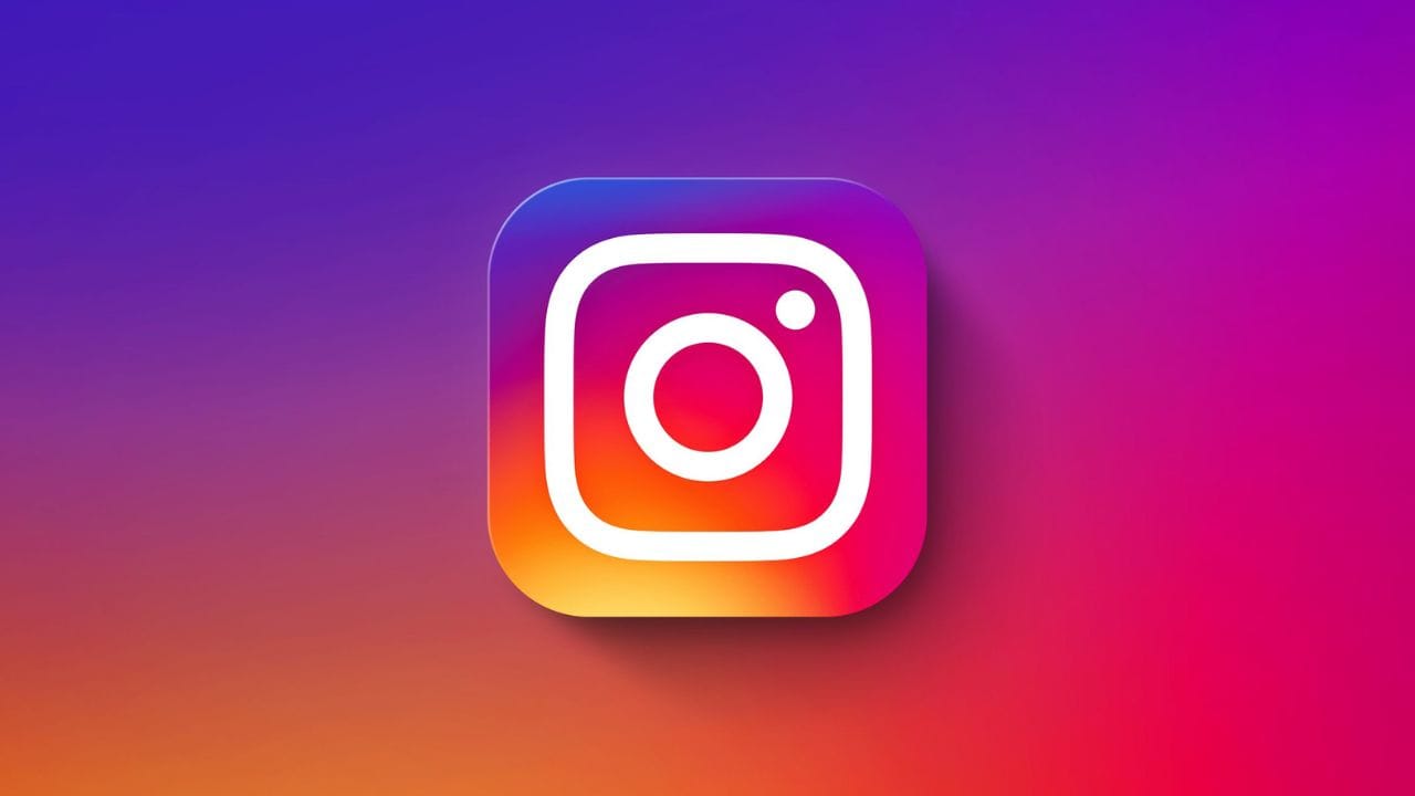 Instagram નો ઉપયોગ લોકો દિવસ દરમિયાન અનેકવાર  ફોટા અને વિડિઓ જોવા માટે કરતા હોય છે. આ ઉપરાંત મિત્રો સાથે ચેટિંગ કરવા, રિલ્સ સ્ક્રોલ કરવા,લોકોની સ્ટોરી જોવા માટે પણ કરતા હોય છે. કેટલીકવાર આપણે એપ્લિકેશન ખોલીએ છીએ ત્યારે  સામેની વ્યક્તિને તરત જ ખબર પડે છે કે આપણે ઑનલાઇન છીએ. આવા સમયે ઘણીવાર સામેની વ્યકિતને પ્રતિક્રિયા આપવાનું દબાણ બનતું હોય છે, ભલે તે સમયે આપણને વાત કરવાનું મન ન હોય. 
(ફોટો: google)