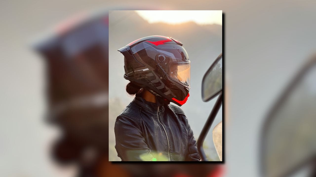 ગંદા હેલ્મેટને નિયમિત રીતે સાફ કરવું માત્ર દેખાવ માટે જ નહિ, પરંતુ આરોગ્ય અને સલામતી માટે પણ અત્યંત જરૂરી છે. (Image Credit Source: Social Media)
