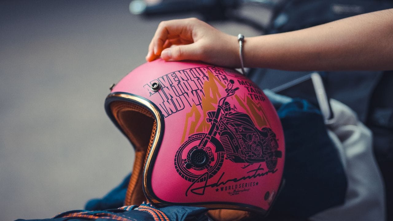 નાનાં ખૂણાઓ, હાર્ડર ટૂથબ્રશ અથવા નરમ બ્રશથી સાફ કરો. (Image Credit Source: Social Media)
