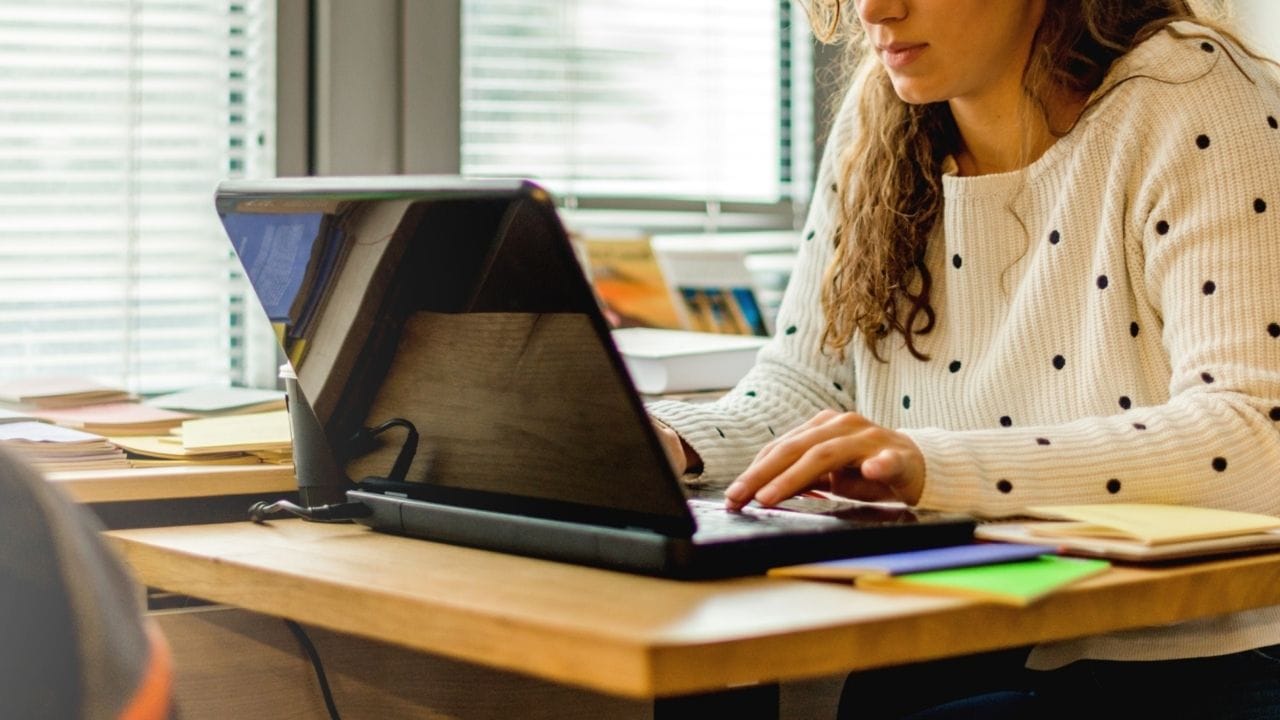 આ ઉપરાંત, કમ્પ્યુટર આધારિત પરીક્ષામાં "વન સ્કિલ રીટેક" જેવી સુવિધા પણ ઉપલબ્ધ છે. એટલે કે, વિદ્યાર્થીને સમગ્ર પરીક્ષા ફરી આપવાની જરૂર નથી, પરંતુ તે ફક્ત એક જ વિભાગ ફરીથી આપી શકે છે, જેમાં તેને સુધારો કરવો હોય.