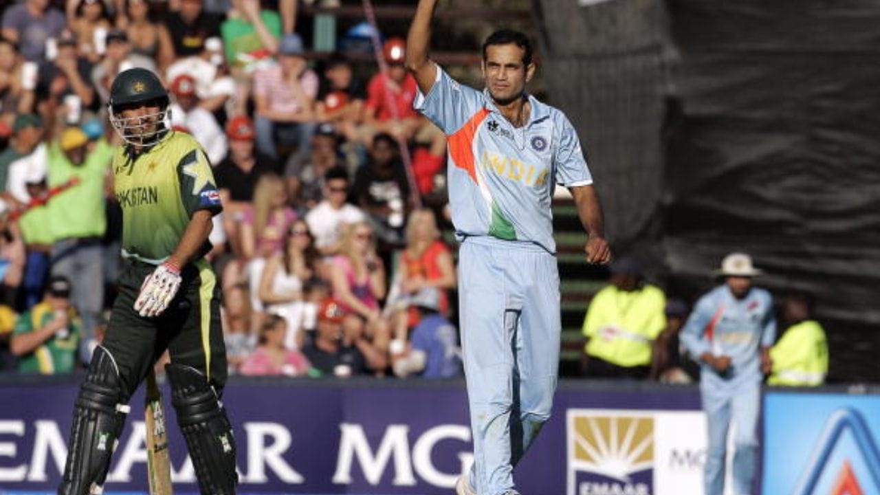 2007 T20 WC: 2007 માં પ્રથમ વખત યોજાયેલા T20 WCમાં ઇન્ડિયાએ ઐતિહાસિક જીત મેળવી હતી. ઈરફાન પઠાણની 3/16 શાનદાર બોલિંગને કારણે તેને પ્લેયર ઓફ ધ મેચ જાહેર કરવામાં આવ્યા.