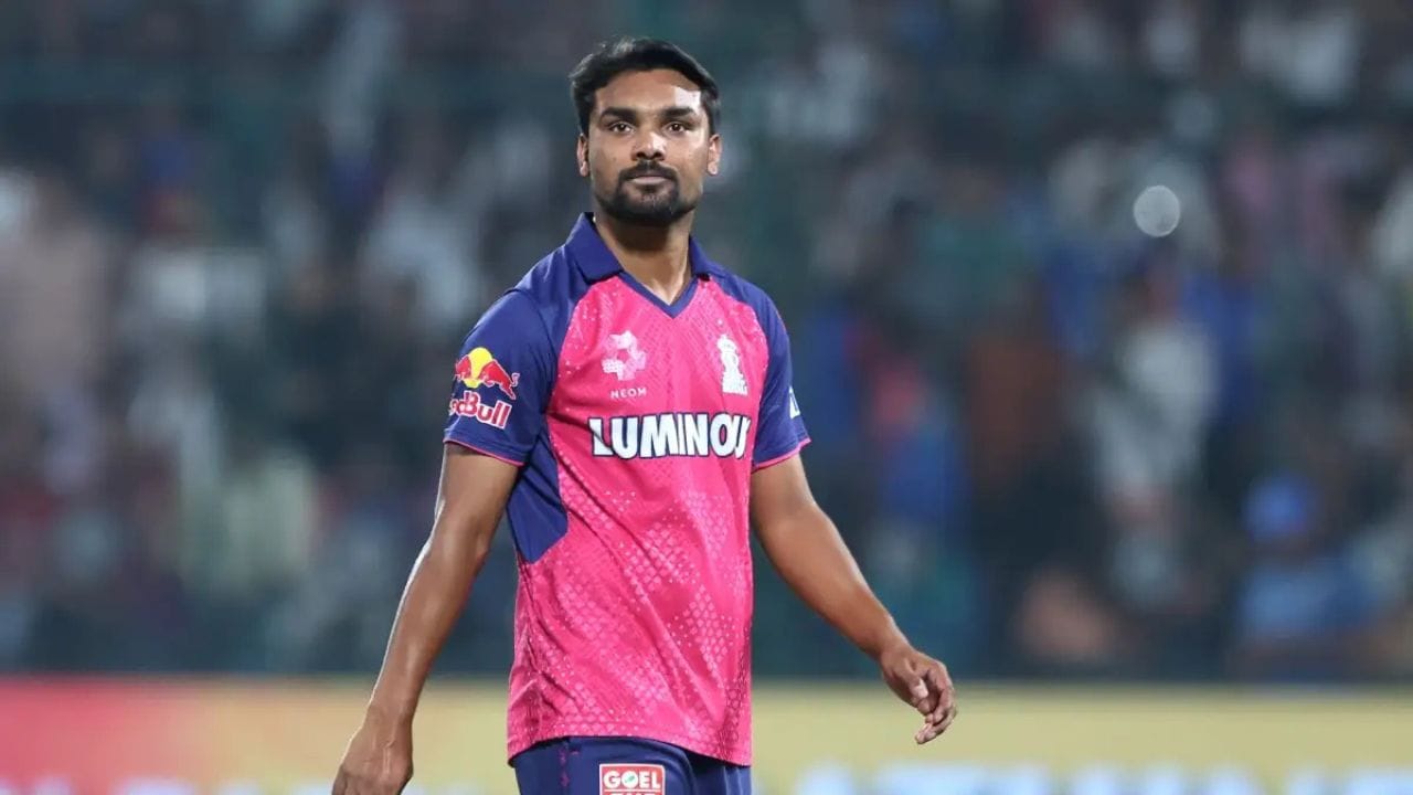 સંદીપ શર્માએ 137 મેચમાં 146 વિકેટ લીધી છે અને સ્વિંગ બોલિંગ માટે જાણીતો છે, છતાં તે ટ્રોફી જીતવામાં નિષ્ફળ રહ્યો છે.