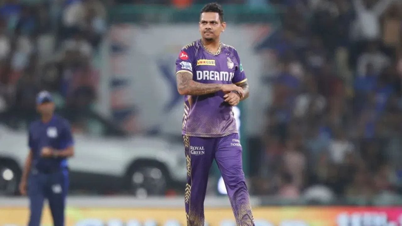 સુનીલ નારાયણ: કોલકાતા નાઈટ રાઈડર્સનો સ્ટાર સ્પિનર અને આક્રમક બેટ્સમેન સુનીલ નારાયણ 37 વર્ષનો થઇ ગયો છે. તેણે IPLમાં 170થી વધુ મેચોમાં 180થી વધુ વિકેટ લીધી છે, સાથે-સાથે મહત્વપૂર્ણ રન પણ બનાવ્યા છે. તેની ઓલરાઉન્ડ ક્ષમતાનો KKR ને દરેક સિઝનમાં ફાયદો થયો છે, પરંતુ ઉંમર હવે તેની સામે પડકાર બની રહી છે.