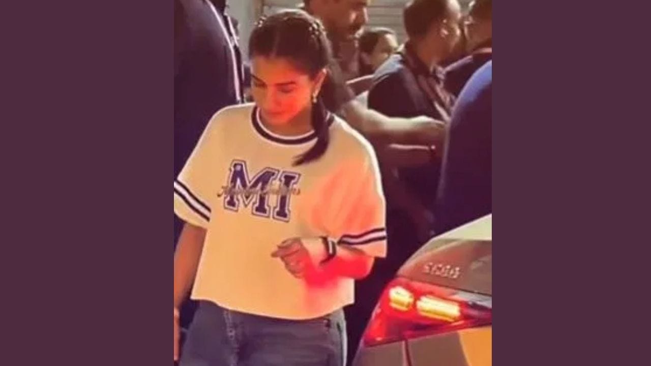 આ ઘડિયાળની અંદાજિત કિંમત લગભગ 2.2 મિલિયન અમેરિકન ડોલર છે, જે ભારતીય ચલણમાં અંદાજે ₹21 થી ₹26 કરોડ વચ્ચે થાય છે. આટલી મોટી રકમમાં IPL ની કોઈ ટીમ અનેક ખેલાડીઓને ખરીદી શકે, એટલી આ ઘડિયાળ મોંઘી ગણાય છે.