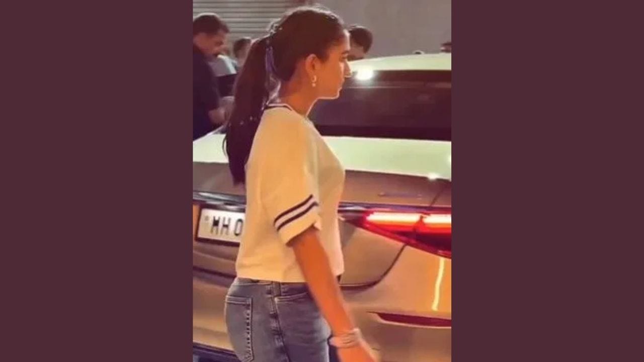 આ ઘડિયાળને બનાવવામાં અત્યંત નાજુક અને લાંબી પ્રક્રિયા પસાર કરવી પડે છે. ઘડિયાળના કેસને તૈયાર કરવામાં લગભગ 40 દિવસનો સમય લાગે છે, જ્યારે તેની આંતરિક મિકેનિઝમ (મૂવમેન્ટ) બનાવવા માટે પણ આશરે 40 દિવસ જેટલો સમય લાગે છે. આ જ કારણ છે કે આ ઘડિયાળ માત્ર સમય બતાવવાનું સાધન નથી, પરંતુ એક કલાત્મક કૃતિ તરીકે પણ માનવામાં આવે છે.