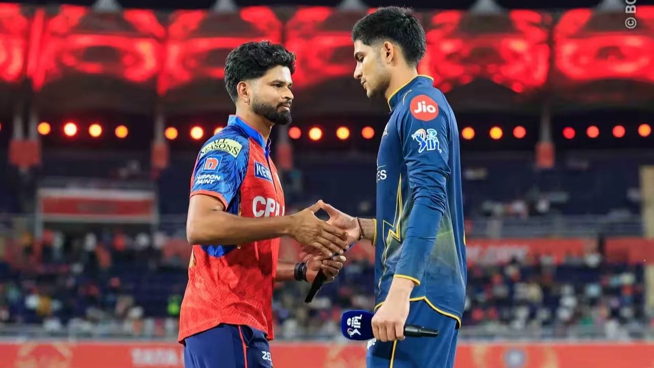 ચહલ અહીં અટક્યા નહોતા. પોતાની છેલ્લી ઓવરમાં તેમણે ફરી એકવાર જાદુ બતાવ્યો અને ઇંગ્લેન્ડના દિગ્ગજ બેટ્સમેન બટલરને પણ પેવેલિયનનો રસ્તો બતાવ્યો. બટલર 33 બોલમાં 38 રન બનાવી શક્યો, પરંતુ તે પણ બાઉન્ડ્રી પાર કરવાની કોશિશમાં કેચ આઉટ થયો. આ બંને વિકેટોનું કુલ મૂલ્ય લગભગ ₹32 કરોડથી વધુ હતું, જે મેચમાં મોટો ફેરફાર લાવનાર સાબિત થયો.