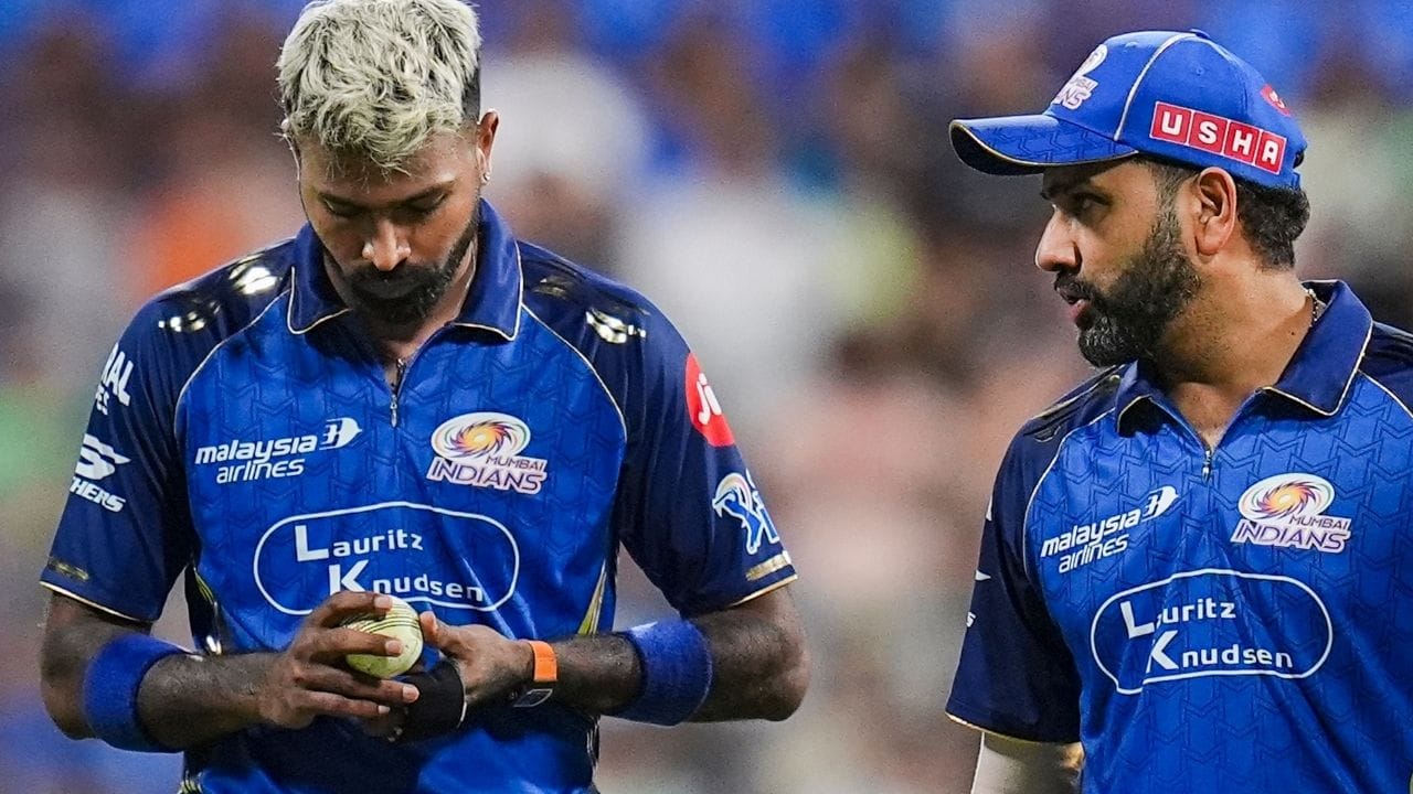 ઓવરના પ્રથમ બોલ પર બુમરાહે નો બોલ નાખ્યો, જેના કારણે કોલકાતા ટીમને ફ્રી હિટ મળી. ત્યારબાદના બોલ પર વાઈડ ગયો, જેનાથી દબાણ વધુ વધ્યું. આવી પરિસ્થિતિમાં બોલરની નાની ભૂલ પણ ભારે પડી શકે છે, અને અહીં પણ એવું જ બન્યું.