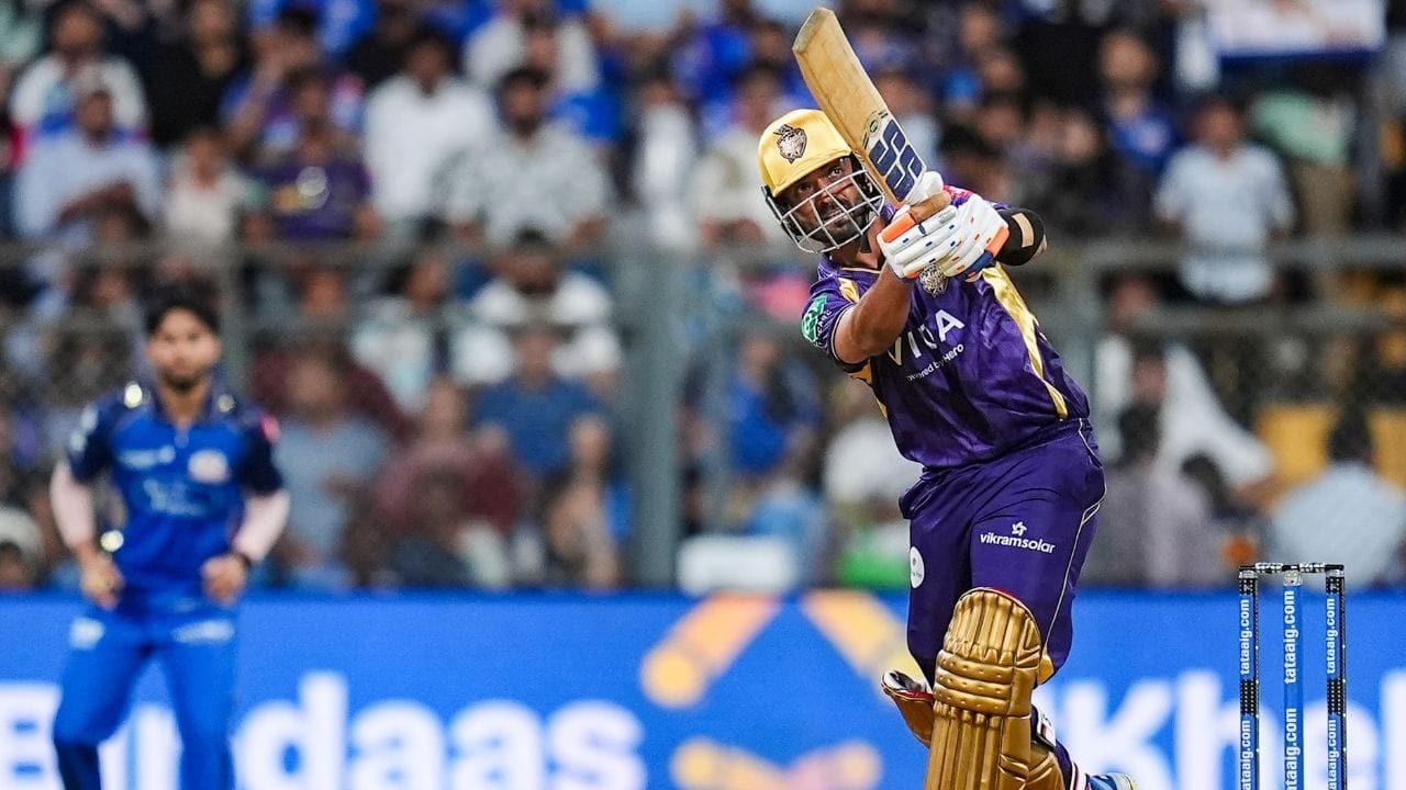 ફ્રી હિટના બોલ પર રિંકુ સિંહે બાઉન્ડરી તરફ શોટ રમ્યો અને બોલ ઊંચો ગયો. ફીલ્ડરે કેચ પકડ્યો હતો, પરંતુ ફ્રી હિટ હોવાને કારણે આ કેચનો કોઈ લાભ થયો નહીં. આ ક્ષણ મુંબઈ માટે મહત્વની હતી કારણ કે વિકેટ મળી શકતી હતી, પરંતુ નિયમોને કારણે તક હાથમાંથી નીકળી ગઈ.