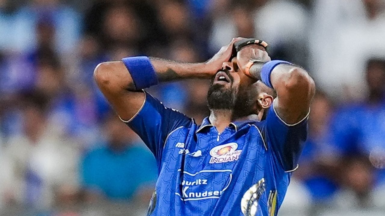 આખરે કોલકાતા નાઈટ રાઈડર્સે મજબૂત સ્કોર ઉભો કરતા મુંબઈ સામે 221 રનનો મોટો લક્ષ્યાંક મૂક્યો. હવે આ ટાર્ગેટનો પીછો કરતી વખતે મુંબઈ માટે શરૂઆતથી જ આક્રમક રમત બતાવવી જરૂરી બની જશે, કારણ કે મેચ જીતવા માટે તેમને ખાસ પ્રદર્શન કરવું પડશે.(All Image - IPL)