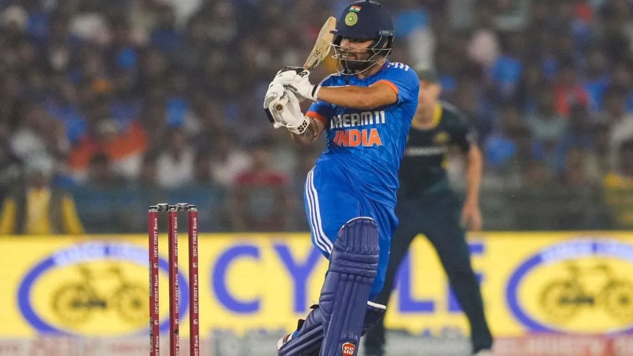 રિંકુ સિંહે 2018માં KKR માટે IPLમાં ડેબ્યૂ કર્યું હતું, જેમાં તેમણે ફક્ત 29 રન બનાવ્યા હતા. ત્યારબાદની સીઝનમાં તેઓ 37 રન જ બનાવી શક્યા હતા. શરૂઆતના વર્ષોમાં ખાસ પ્રભાવ પાડી શક્યા ન હતા, પરંતુ છેલ્લા કેટલાક વર્ષોમાં તેઓ ટીમ માટે સૌથી વિશ્વસનીય ફિનિશર તરીકે ઉભરી આવ્યા છે. તેમના સતત પ્રદર્શનને કારણે ટીમ મેનેજમેન્ટે તેમના પર વિશ્વાસ વ્યક્ત કર્યો છે.