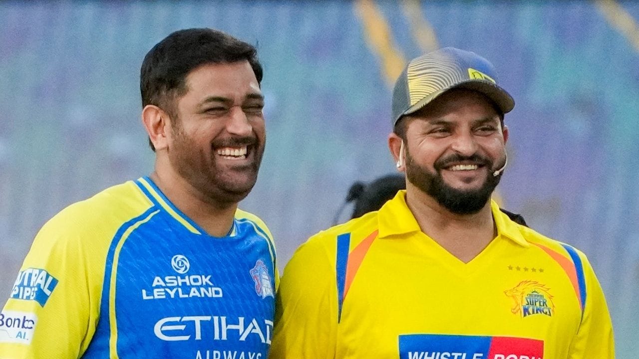 આ અપડેટ અનુસાર શરૂઆતમાં માનવામાં આવતું હતું કે ધોની માત્ર ત્રણ મેચ સુધી બહાર રહેશે. પરંતુ તાજા મીડિયા અહેવાલો સૂચવે છે કે તેની ઈજામાંથી સંપૂર્ણપણે સાજા થવામાં વધુ સમય લાગી શકે છે. હવે શક્યતા છે કે તે ઓછામાં ઓછા ત્રણ અઠવાડિયા સુધી મેદાનથી દૂર રહે, જેનાથી તે એપ્રિલના અંત સુધી બહાર રહી શકે છે. જો આવું થાય, તો ધોની કુલ મળીને લગભગ છ મેચ સુધી ગેરહાજર રહી શકે છે.