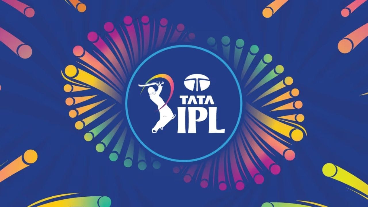 IPL 2026ની પ્રથમ મેચ 28 માર્ચે બેંગલુરુના એમ. ચિન્નાસ્વામી સ્ટેડિયમમાં રમાશે. આ મેચમાં રોયલ ચેલેન્જર્સ બેંગ્લોર (RCB) અને સનરાઇઝર્સ હૈદરાબાદ (SRH) વચ્ચે ટક્કર થશે. ત્યારબાદ બીજા દિવસે મુંબઈના વાનખેડે સ્ટેડિયમમાં કોલકાતા નાઈટ રાઈડર્સ (KKR) અને મુંબઈ ઈન્ડિયન્સ વચ્ચે મુકાબલો યોજાશે.