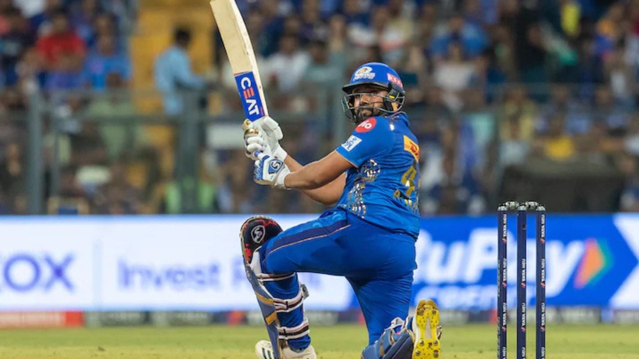 સૌથી વધુ છગ્ગા ફટકારવાના મામલે મુંબઈ ઈન્ડિયન્સ નંબર વન પર છે. ટીમે અત્યાર સુધી IPLના ઇતિહાસમાં કુલ 1,823 છગ્ગા ફટકાર્યા છે. મુંબઈની સફળતામાં રોહિત શર્મા, કિરોન પોલાર્ડ અને હાર્દિક પંડ્યા જેવા ખેલાડીઓનું મહત્વપૂર્ણ યોગદાન રહ્યું છે. 