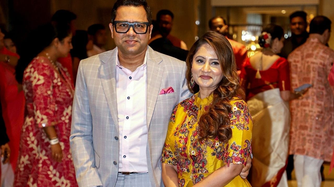 ઇંગ્લિશ કોમેન્ટેટર્સ સૌથી વધુ પગાર મેળવે છે, જેમાં સુનિલ ગાવસ્કર સૌથી આગળ છે, તેઓ IPL દીઠ 4.17 કરોડ ચાર્જ કરે છે. તેમના પછી ઓસ્ટ્રેલિયાના ભૂતપૂર્વ ક્રિકેટર મેથ્યુ હેડન અને ઇયાન બિશપનો નંબર આવે છે, જેઓ પણ પ્રતિ સીઝન 4.17 કરોડ કમાય છે. (ALL PHOTO : PTI)