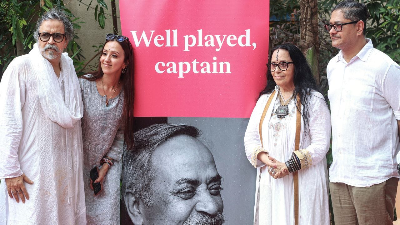  ચાઇના ગેટ, ચિંગારી, વેલ ડન અબ્બા, વેલકમ ટુ સજ્જનપુર, વેસ્ટ ઇઝ વેસ્ટ અને ઘટક જેવી ફિલ્મોમાં સહાયક ભૂમિકાઓમાં પણ અભિનય કર્યો છે. શાદી કે સાઇડ ઇફેક્ટ્સ અને બેગમ જાનમાં ભૂમિકા ભજવી હતી.