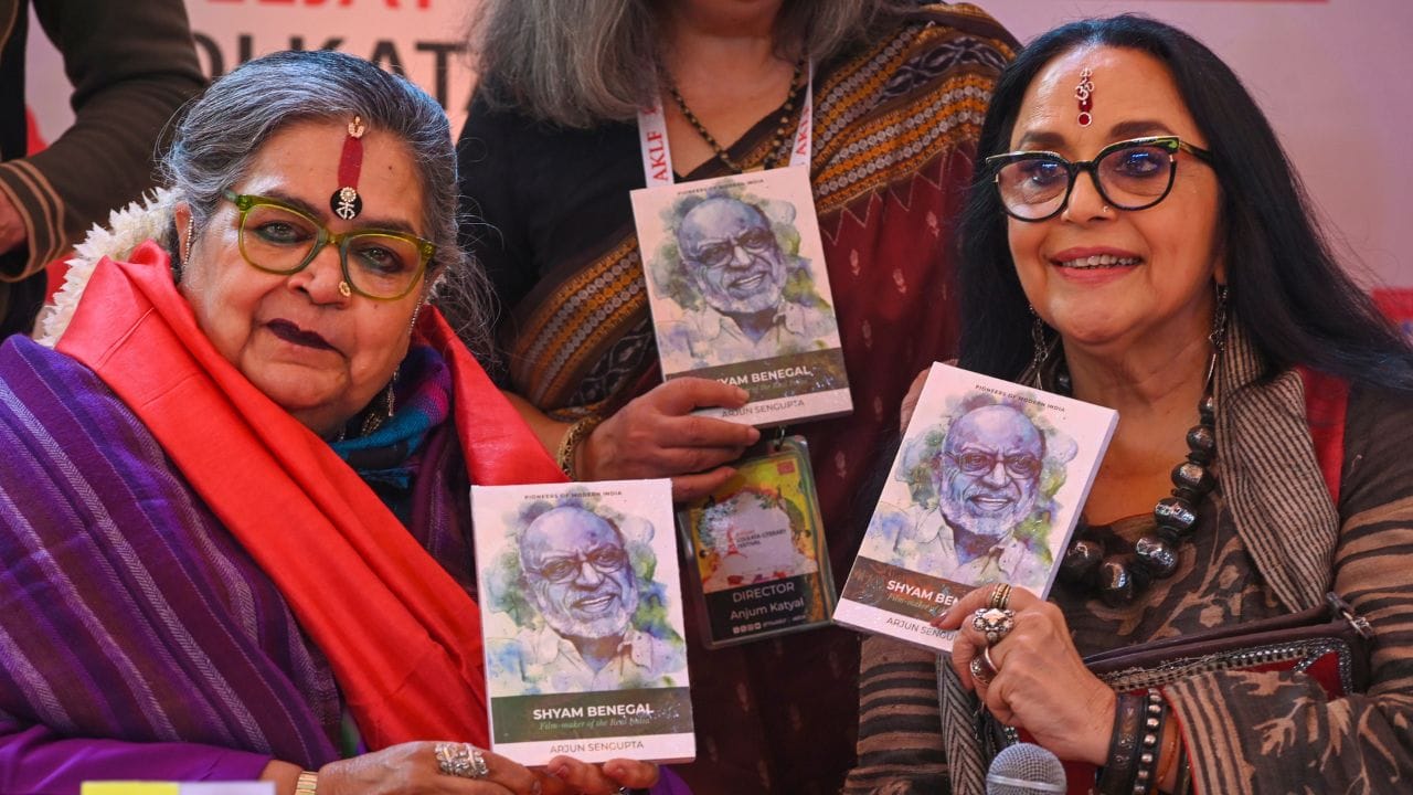 તેમણે એ. આર. રહેમાન દ્વારા રચિત ફિલ્મ "મિસ્ટર રોમિયો" માટે તમિલ ગીત "મુથુ મુથુ મઝહાઈ" ને પોતાનો અવાજ આપ્યો છે. તેમનું છેલ્લું ગીત રહેમાને આંતરરાષ્ટ્રીય સ્તરે ફેમસ ફિલ્મ "સ્લમડોગ મિલિયોનેર,નું છે. જેને "રિંગા રિંગા" કહેવામાં આવે છે. 