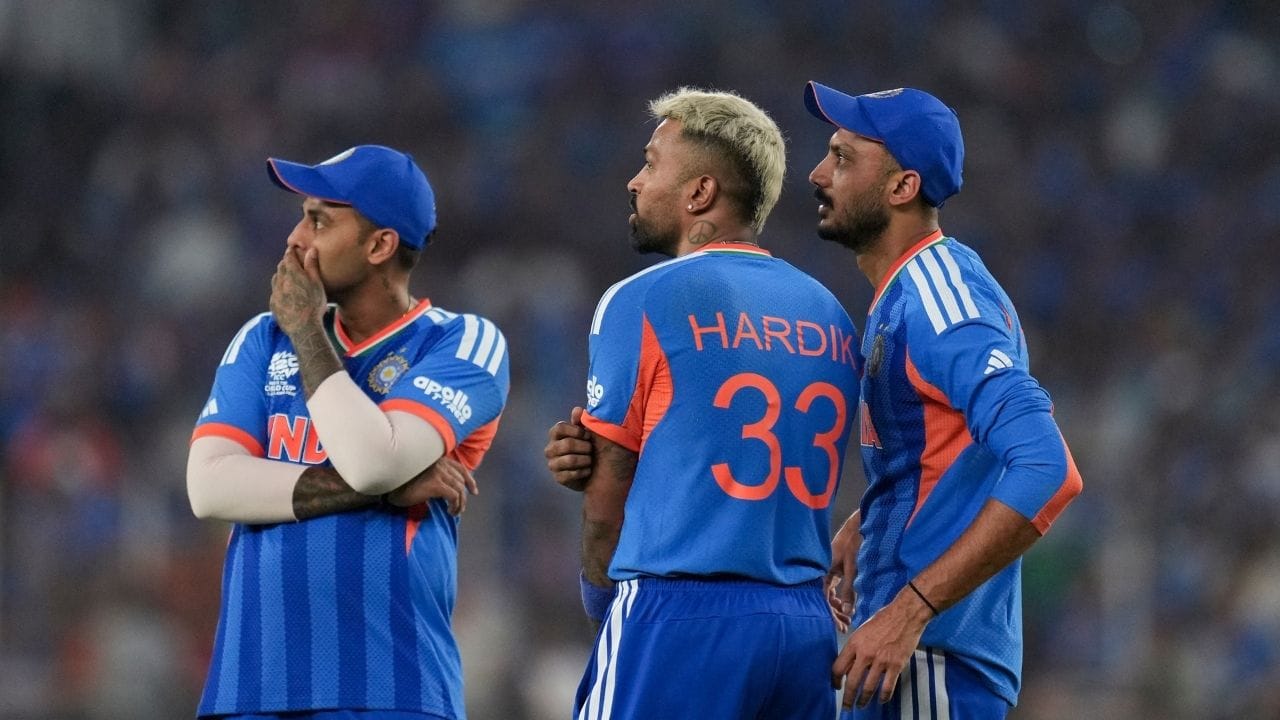 2007, 2024, 2026 એમ ત્રણ વર્લ્ડ કપ જીતવાનો રેકોર્ડ અત્યાર સુધી માત્ર ઓસ્ટ્રેલિયાએ જ બનાવ્યો છે. ઓસ્ટ્રેલિયાએ 1999, 2003 અને 2007માં ત્રણ ODI વર્લ્ડ કપ જીતીને વિશ્વ ક્રિકેટમાં અનોખું સ્થાન મેળવ્યું હતું. પરંતુ T20 ફોર્મેટમાં હજી સુધી કોઈ ટીમે આવી સિદ્ધિ મેળવી નથી.