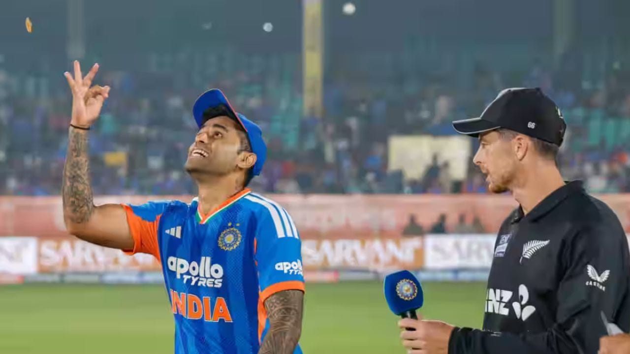 નરેન્દ્ર મોદી સ્ટેડિયમ ખાતે રમાનારી ફાઇનલ મેચથી પુરુષોના T20 વર્લ્ડ કપનું સમાપન થશે. ટીમ ઇન્ડિયા સતત બીજા અને એકંદરે ત્રીજા ટાઇટલ માટે સ્પર્ધા કરશે, જ્યારે ન્યુઝીલેન્ડની નજર તેના પહેલા ટાઇટલ પર છે. 