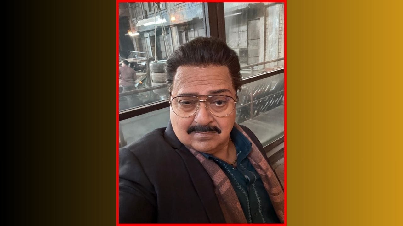 ફિલ્મ 'ઉરી: ધ સર્જિકલ સ્ટ્રાઈક'માં રાકેશ બેદીએ એક પાકિસ્તાની ઈન્ટેલિજન્સ ઓફિસરની ભૂમિકા ભજવી હતી, જે હકીકતમાં ભારત માટે જાસૂસી કરતો હોય છે. 'ચશ્મે બદ્દૂર'માં તેમનું 'ઓમી'નું પાત્ર આજે પણ લોકોના મનમાં તાજું છે. 'યે જો હૈ ઝિંદગી'માં રાકેશે 'રાજા'નો રોલ ભજવ્યો હતો, જ્યારે 'શ્રીમાન શ્રીમતી'માં 'દિલરૂબા જરનૈલ સિંહ ખુરાના'ના રોલથી તેઓ ખૂબ લોકપ્રિય થયા હતા. આટલું જ નહીં, તેઓ ફિલ્મ 'ગદર'માં પણ વૈદ્ય કીમતી લાલના રોલમાં જોવા મળ્યા હતા.