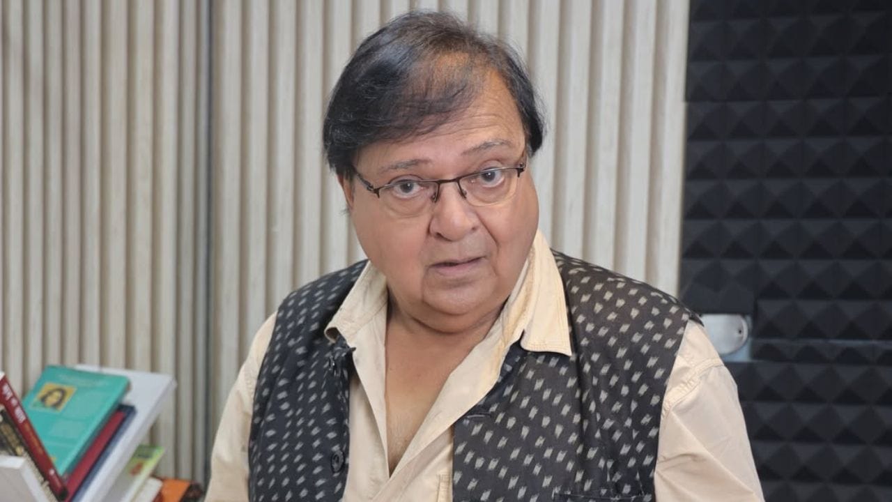 આ ઉપરાંત, જમીલ જમાલીના રોલ માટે ચર્ચામાં રહેલા રાકેશ બેદીના એક 12 વર્ષ જૂના પાત્રની પણ ચર્ચા થઈ રહી છે. વર્ષ 2014માં તેઓ કરણ સિંહ ગ્રોવર અને સુરભી જ્યોતિના શો 'કુબૂલ હૈ'માં જોવા મળ્યા હતા. આ શોમાં તેમના પાત્રનું નામ ધુરંધર વટાવડેકર હતું.