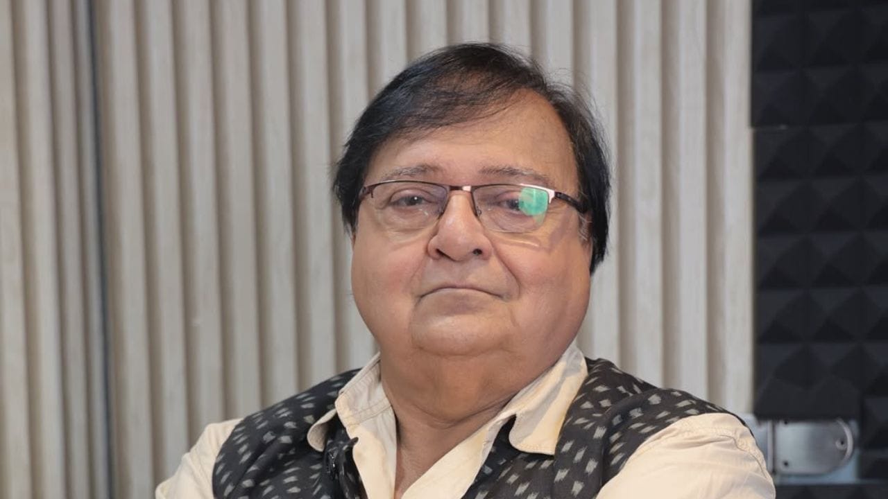 જો તમે વિચારી રહ્યા હોવ કે, તેમનું પાત્ર કયું હતું? તો જણાવી દઈએ કે, તેઓ શોની શરૂઆતથી તેનો હિસ્સો નહોતા. કોવિડ દરમિયાન વર્ષ 2020માં તેઓ શોની કાસ્ટમાં જોડાયા હતા. તેમના પાત્રનું નામ બાબુલાલ હતું, જે એક સિંધી બિઝનેસમેન હતા. તારક મહેતા આ જ વ્યક્તિના ત્યાં નોકરી કરતા હતા. બોસ તરીકે તેમનું પાત્ર ખૂબ જ જિદ્દી હતું. રાકેશ બેદીએ શૈલેષ લોઢા અને સચિન શ્રોફ બંને સાથે સ્ક્રીન શેર કરી છે.