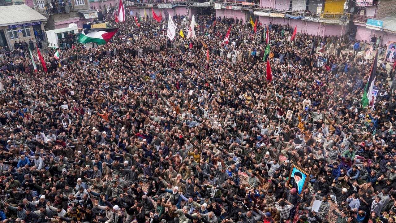 ઈઝરાયલ અને અમેરિકાએ 28 ફેબ્રુઆરી 2026ના રોજ ઈરાન પર હુમલો કરવાનું શરુ કર્યું હતુ. આ યુદ્ધનો આજે છઠ્ઠો દિવસ છે. તો આપણે જાણીશું કે, યુદ્ધના નિયમો શું હોય છે. કઈ જગ્યાએ હુમલો કરવો ગુનો માનવામાં આવે છે.