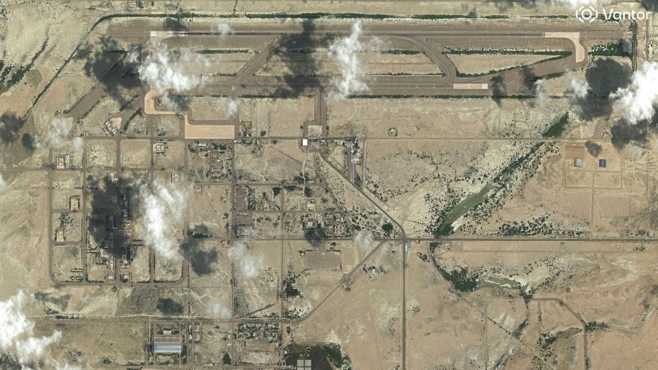  હુમલા પહેલા ચેતાવણી આપવી જરુરી છે. ચેતવણી આપ્યા વગર કોઈ દેશ બીજા દેશ પર યુદ્ધ કરી શકતું નથી.યુદ્ધ દરમિયાન લશ્કરી થાણાઓને નિશાન બનાવવું ખોટું નથી. જો કોઈ દુશ્મન સૈનિક યુદ્ધ દરમિયાન આત્મસમર્પણ કરે છે, તો તેની સાથે ક્રૂર વર્તન ન કરવું જોઈએ અને તેને શક્ય તેટલી બધી સહાય પૂરી પાડવી જોઈએ.  (all photo : PTI)