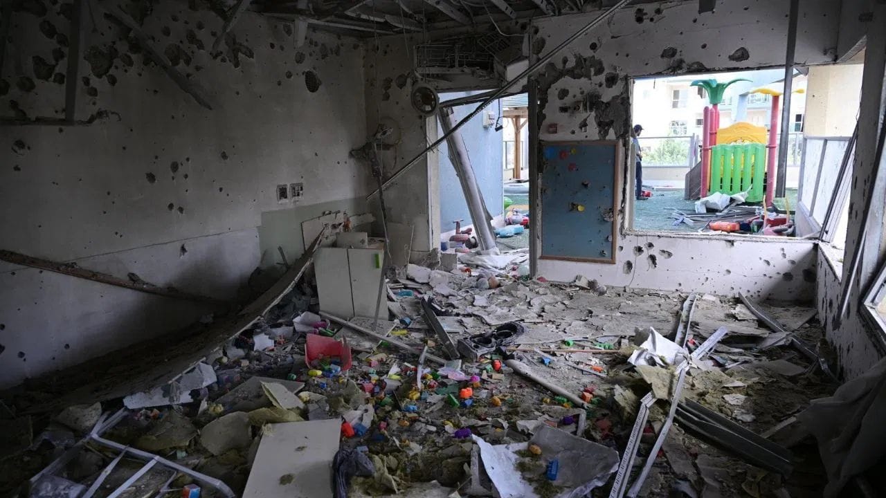 Iran Israel War Breaking : Iran is attacking Israel with 10 missiles every hour, Tel Aviv is badly damaged