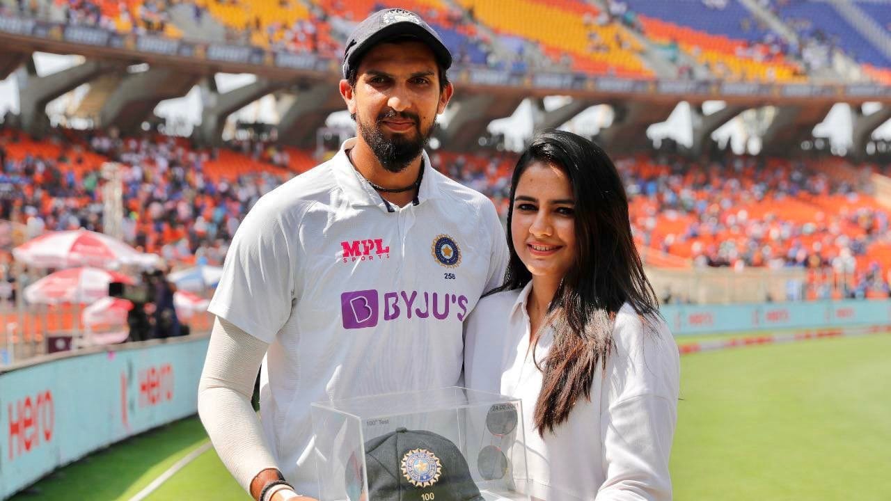 ટીમ ઈન્ડિયાના સ્ટાર ફાસ્ટ બોલર ઈશાંત શર્મા 38 વર્ષનો છે. તેમણે પશ્ચિમ દિલ્હીથી ટીમ ઈન્ડિયામાં પોતાનું સ્થાન બનાવ્યું છે. તેઓ 100 થી વધુ ટેસ્ટ મેચ રમનારા થોડા ભારતીય ફાસ્ટ બોલરોમાંના એક છે.જમણા હાથનો ફાસ્ટ-મીડિયમ બોલર છે.  