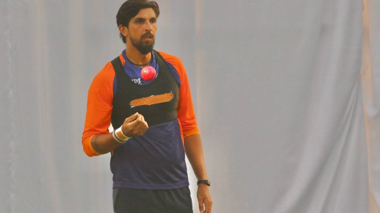 ફેબ્રુઆરી 2021માં, ઇંગ્લેન્ડ સામેની સીરિઝ દરમિયાન ઇશાંતે ટેસ્ટ ક્રિકેટમાં તેની 300મી વિકેટ લીધી હતી. તેને ભારતીય ક્રિકેટના મહાન પેસર્સમાંથી એક માનવામાં આવે છે.