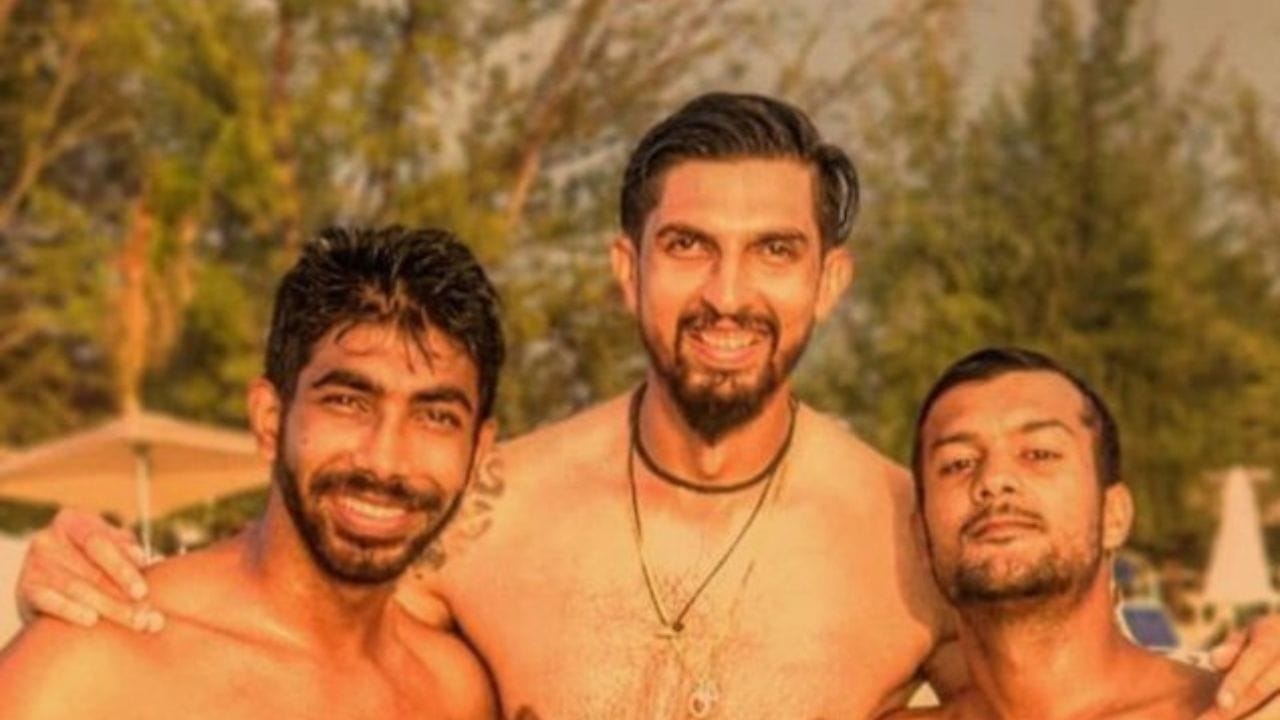 ઇશાંત ઘરેલુ ક્રિકેટમાં દિલ્હી માટે રમે છે અને 14 ફર્સ્ટ-ક્લાસ મેચોમાં 68 વિકેટ લીધી છે,જેમાં દિલ્હીએ ચોથા દિવસે બરોડાને આઉટ કરવામાં નિષ્ફળ રહ્યા બાદ ડ્રો થયેલી મેચના શરૂઆતના દિવસે બરોડા સામે પાંચ વિકેટ લેવાનો સમાવેશ થાય છે.