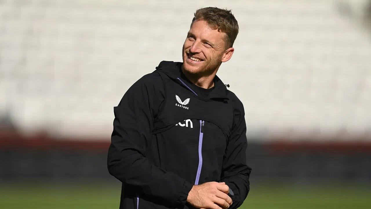 એવામાં ઈંગ્લેન્ડનો પૂર્વ કેપ્ટન જોસ બટલર ભારતીય બોલરો માટે માથાનો દુખાવો સાબિત થઈ શકે છે. જોસ બટલર ક્રિકેટના સૌથી ટૂંકા ફોર્મેટના ખતરનાક બેટ્સમેનોમાંનો એક છે. 